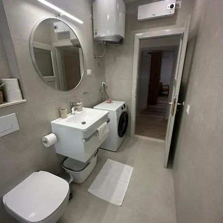 Two Bedroom Center Zvonimir ספליט