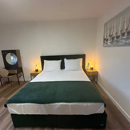Two Bedroom Center Zvonimir Апартаменты