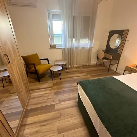 Two Bedroom Center Zvonimir Apartment *